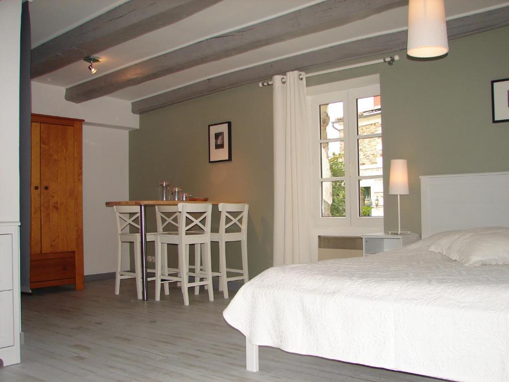 Relais De La Riniere Le Landreau Room photo