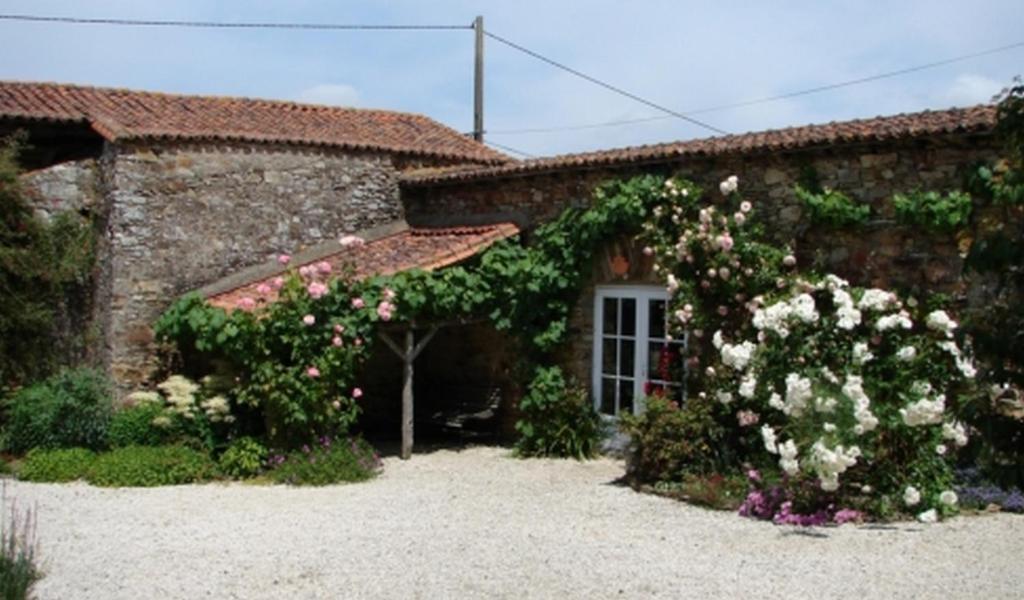 Relais De La Riniere Le Landreau Exterior photo